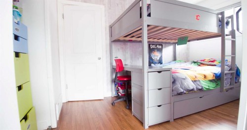 15 Hamlet Road Sw, Calgary, AB - Indoor Photo Showing Bedroom