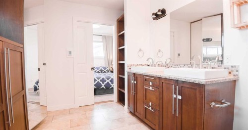 15 Hamlet Road Sw, Calgary, AB - Indoor Photo Showing Bathroom