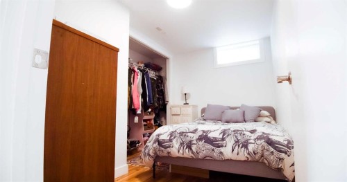 15 Hamlet Road Sw, Calgary, AB - Indoor Photo Showing Bedroom