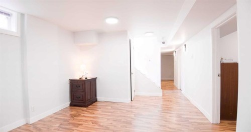 15 Hamlet Road Sw, Calgary, AB - Indoor Photo Showing Other Room