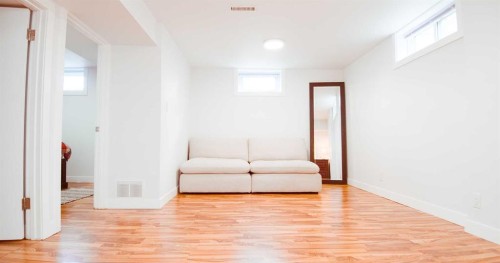 15 Hamlet Road Sw, Calgary, AB - Indoor Photo Showing Other Room