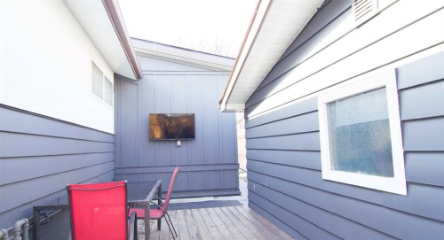 15 Hamlet Road Sw, Calgary, AB - Outdoor With Exterior