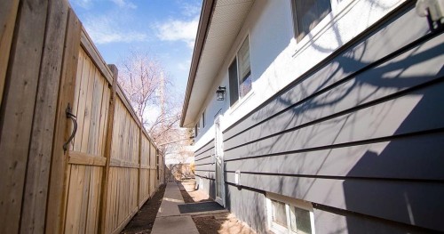 15 Hamlet Road Sw, Calgary, AB - Indoor Photo Showing Other Room