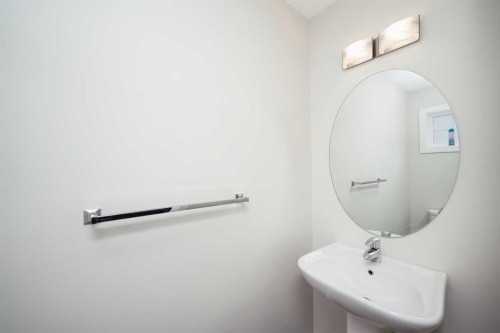 88 Pantego Lane Nw, Calgary, AB - Indoor Photo Showing Bathroom