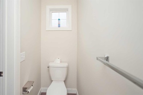 88 Pantego Lane Nw, Calgary, AB - Indoor Photo Showing Bathroom