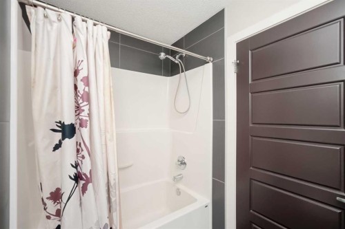 88 Pantego Lane Nw, Calgary, AB - Indoor Photo Showing Bathroom