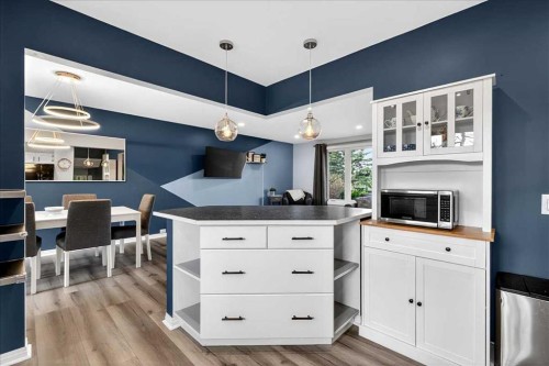 611 Lake Linnet Crescent Se, Calgary, AB - Indoor Photo Showing Kitchen