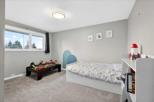 611 Lake Linnet Crescent Se, Calgary, AB - Indoor Photo Showing Bedroom