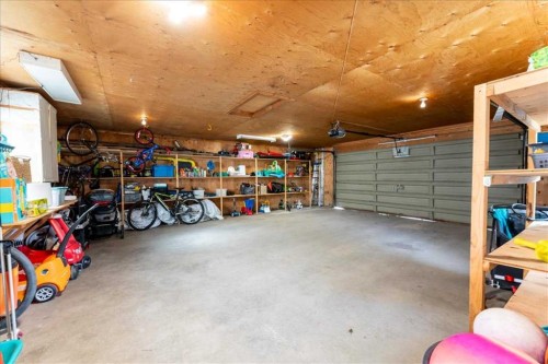 611 Lake Linnet Crescent Se, Calgary, AB - Indoor Photo Showing Garage