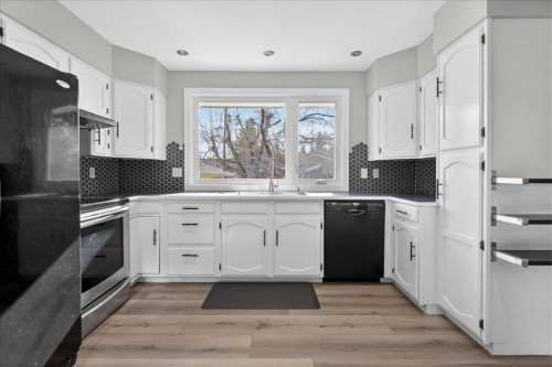 611 Lake Linnet Crescent Se, Calgary, AB - Indoor Photo Showing Kitchen