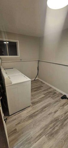 5489 51 Avenue, Lacombe, AB - Indoor Photo Showing Laundry Room