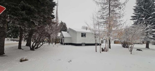 5489 51 Avenue, Lacombe, AB - Outdoor