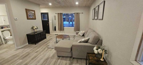 5489 51 Avenue, Lacombe, AB - Indoor