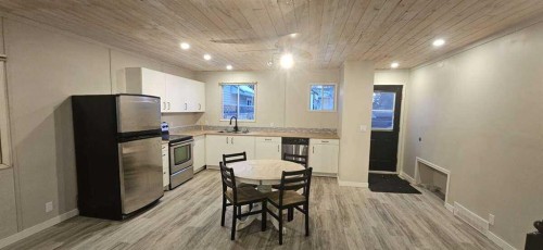 5489 51 Avenue, Lacombe, AB - Indoor