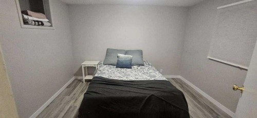 5489 51 Avenue, Lacombe, AB - Indoor Photo Showing Bedroom