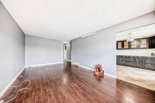 921 Mckinnon Drive Ne, Calgary, AB - Indoor Photo Showing Other Room