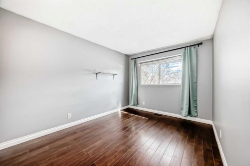 921 Mckinnon Drive Ne, Calgary, AB - Indoor Photo Showing Other Room