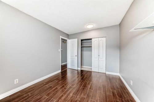 921 Mckinnon Drive Ne, Calgary, AB - Indoor Photo Showing Other Room