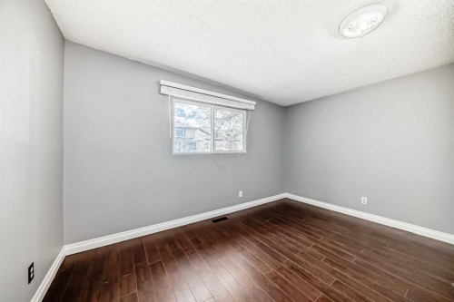 921 Mckinnon Drive Ne, Calgary, AB - Indoor Photo Showing Other Room