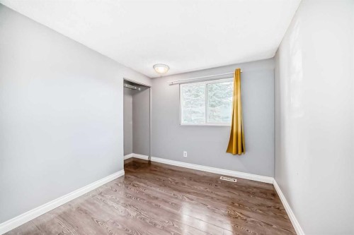 921 Mckinnon Drive Ne, Calgary, AB - Indoor Photo Showing Other Room