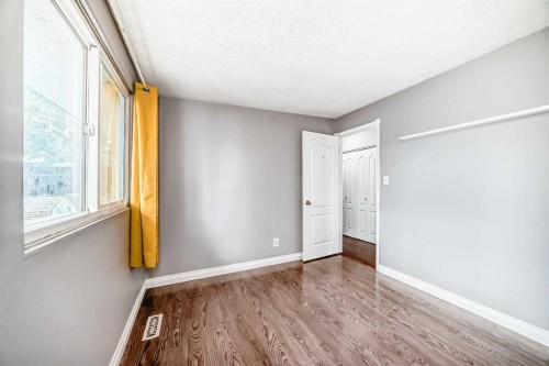 921 Mckinnon Drive Ne, Calgary, AB - Indoor Photo Showing Other Room
