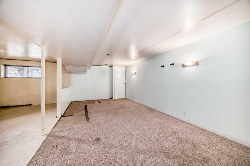 921 Mckinnon Drive Ne, Calgary, AB - Indoor Photo Showing Other Room