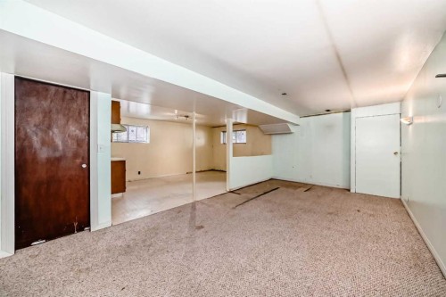 921 Mckinnon Drive Ne, Calgary, AB - Indoor Photo Showing Other Room