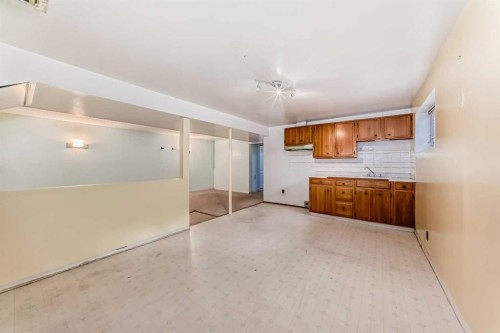 921 Mckinnon Drive Ne, Calgary, AB - Indoor Photo Showing Other Room