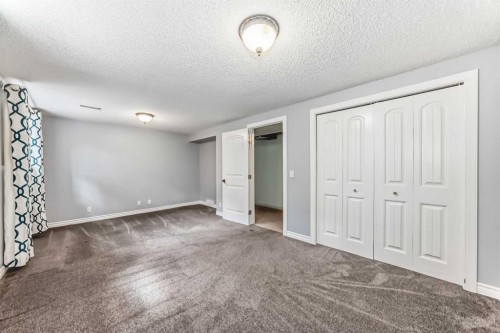 921 Mckinnon Drive Ne, Calgary, AB - Indoor Photo Showing Other Room