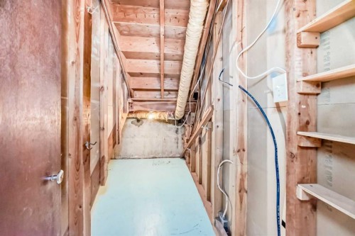 921 Mckinnon Drive Ne, Calgary, AB - Indoor Photo Showing Other Room