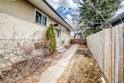 921 Mckinnon Drive Ne, Calgary, AB - Outdoor