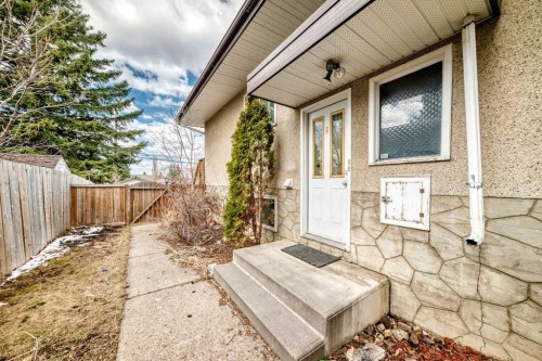 921 Mckinnon Drive Ne, Calgary, AB - Outdoor