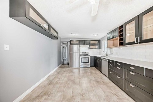 921 Mckinnon Drive Ne, Calgary, AB - Indoor Photo Showing Other Room