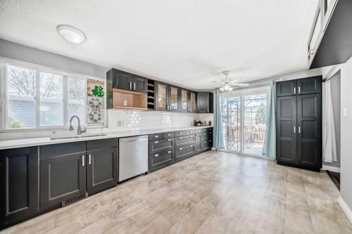 921 Mckinnon Drive Ne, Calgary, AB - Indoor Photo Showing Kitchen