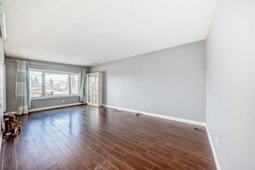 921 Mckinnon Drive Ne, Calgary, AB - Indoor Photo Showing Other Room