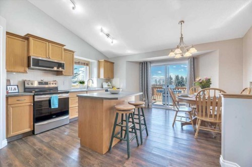 476 Highland Close, Strathmore, AB - Indoor Photo Showing Kitchen