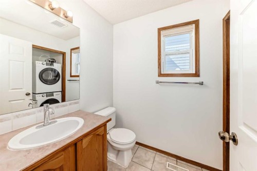 141 Arbour Crest Mews Nw, Calgary, AB - Indoor Photo Showing Bathroom