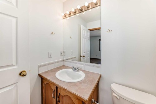 141 Arbour Crest Mews Nw, Calgary, AB - Indoor Photo Showing Bathroom