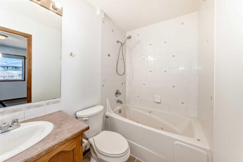 141 Arbour Crest Mews Nw, Calgary, AB - Indoor Photo Showing Bathroom
