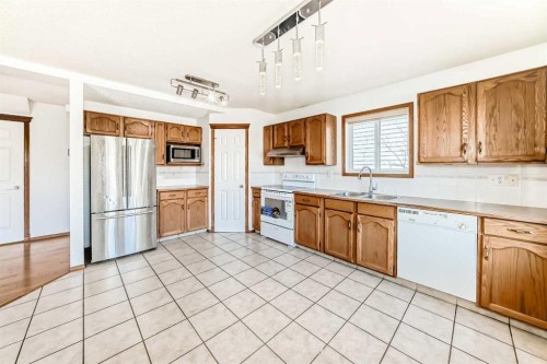 141 Arbour Crest Mews Nw, Calgary, AB - Indoor Photo Showing Kitchen With Double Sink