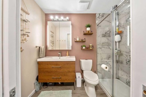 5 Shawglen Court Sw, Calgary, AB - Indoor Photo Showing Bathroom