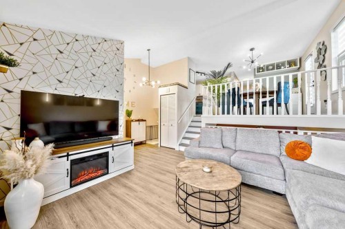 5 Shawglen Court Sw, Calgary, AB - Indoor Photo Showing Living Room