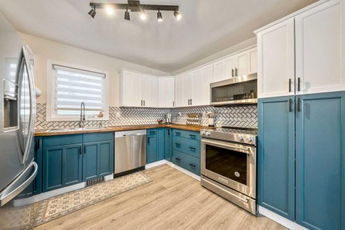 5 Shawglen Court Sw, Calgary, AB - Indoor Photo Showing Kitchen With Upgraded Kitchen