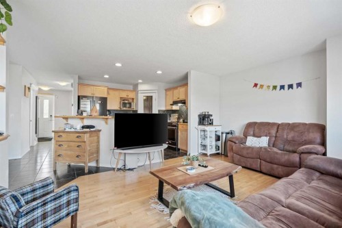 52 Evansford Road Nw, Calgary, AB - Indoor Photo Showing Living Room