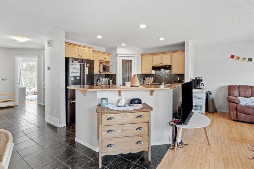 52 Evansford Road Nw, Calgary, AB - Indoor Photo Showing Kitchen