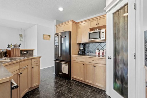 52 Evansford Road Nw, Calgary, AB - Indoor Photo Showing Kitchen