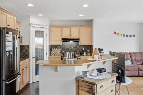 52 Evansford Road Nw, Calgary, AB - Indoor Photo Showing Kitchen