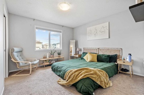 52 Evansford Road Nw, Calgary, AB - Indoor Photo Showing Bedroom
