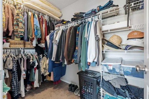 52 Evansford Road Nw, Calgary, AB - Indoor With Storage