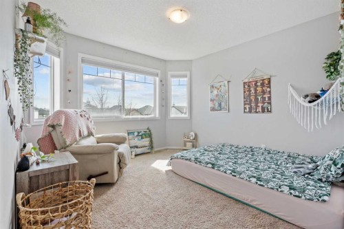 52 Evansford Road Nw, Calgary, AB - Indoor Photo Showing Bedroom